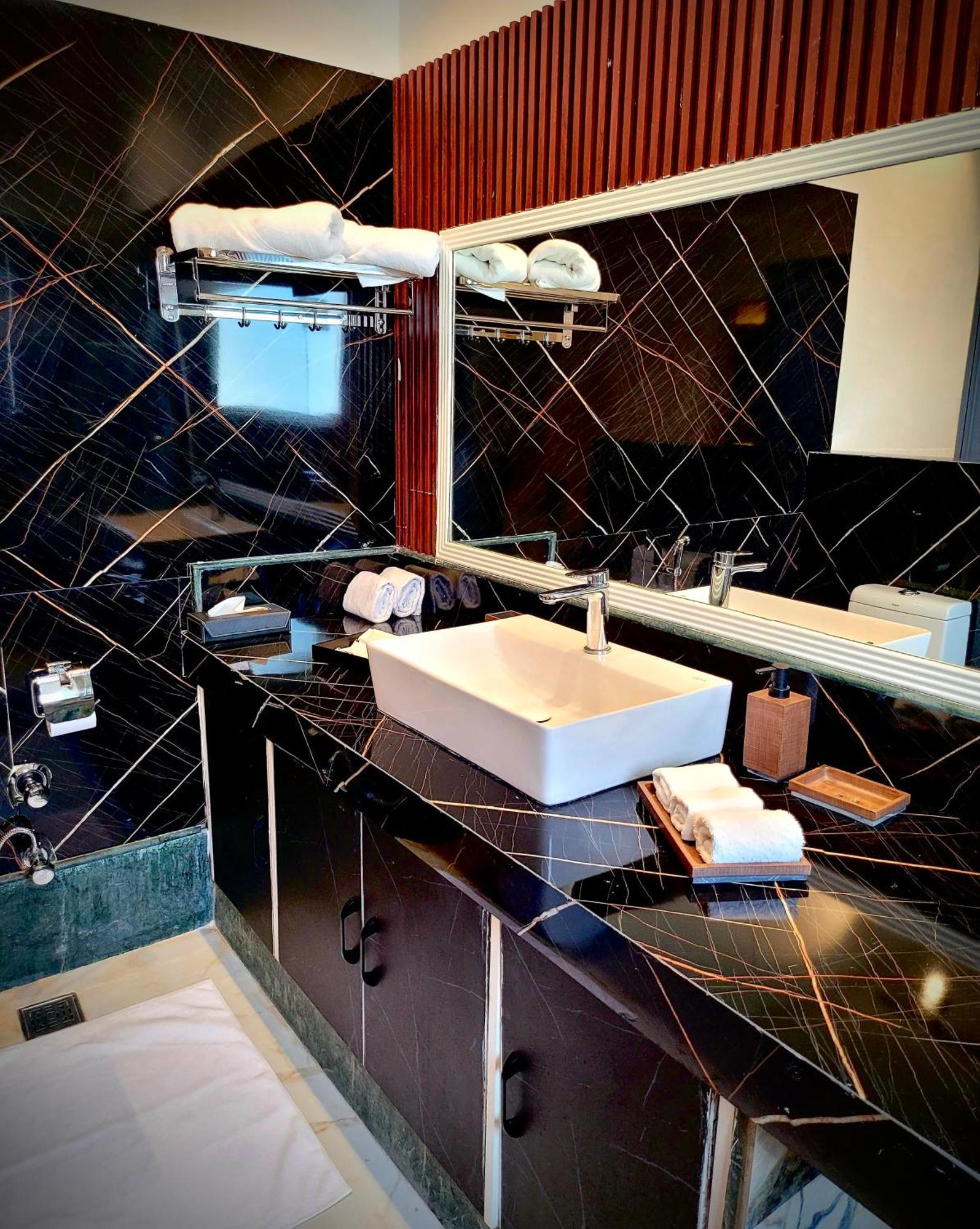 Victorian Elegance Luxury Stays Amritsar Bagian luar foto